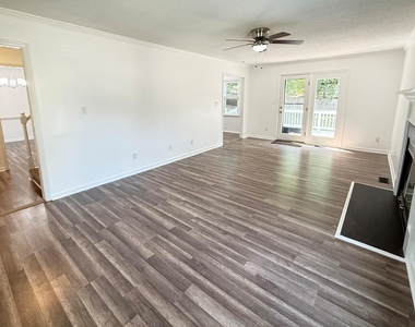 401 Holly Berry Lane - Photo Thumbnail 3