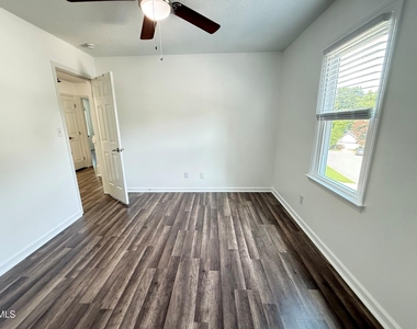 401 Holly Berry Lane - Photo Thumbnail 20