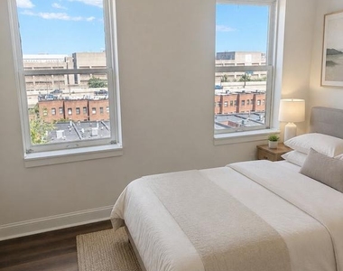 923 N Calvert Street - Photo Thumbnail 2