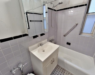 340 East 58th Street - Photo Thumbnail 3
