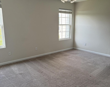 537 Writers Way - Photo Thumbnail 4