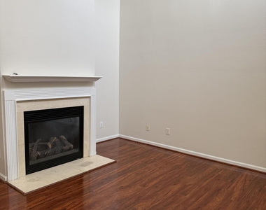537 Writers Way - Photo Thumbnail 1