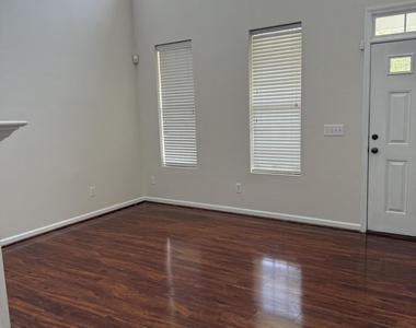 537 Writers Way - Photo Thumbnail 2