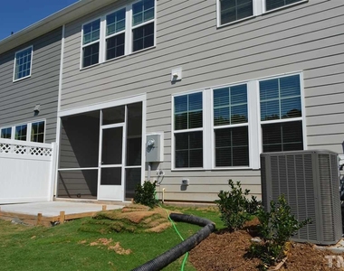 1034 Craigmeade Drive - Photo Thumbnail 5