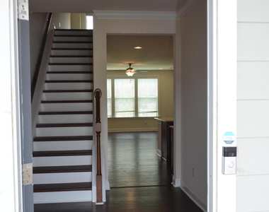 1034 Craigmeade Drive - Photo Thumbnail 7