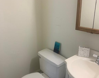 817 N Jackson Street - Photo Thumbnail 8
