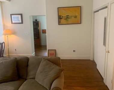 817 N Jackson Street - Photo Thumbnail 3