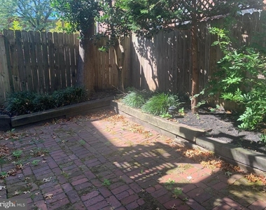 817 N Jackson Street - Photo Thumbnail 12