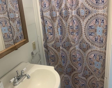 817 N Jackson Street - Photo Thumbnail 9