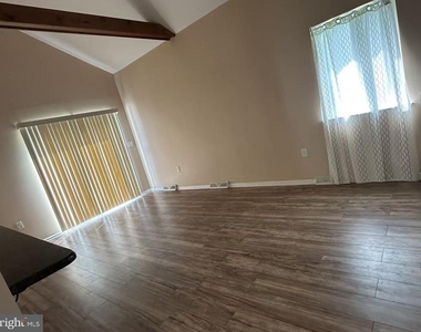 26 Cornwall Drive - Photo Thumbnail 3