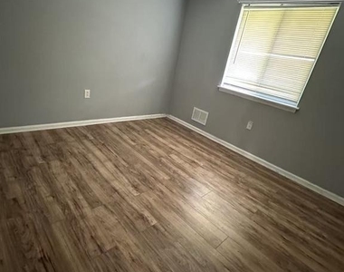 26 Cornwall Drive - Photo Thumbnail 4