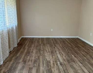 26 Cornwall Drive - Photo Thumbnail 2