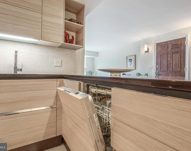 1080 Wisconsin Avenue Nw - Photo Thumbnail 3