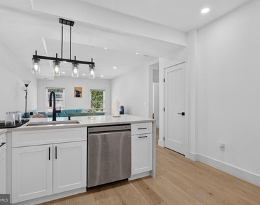 927 Kennedy Street Nw - Photo Thumbnail 12