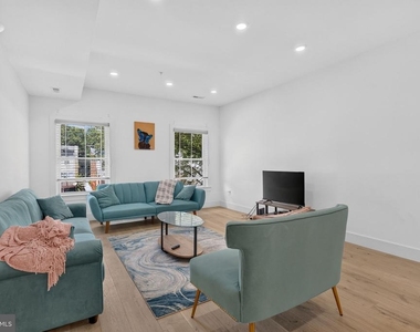 927 Kennedy Street Nw - Photo Thumbnail 5