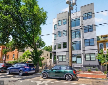 927 Kennedy Street Nw - Photo Thumbnail 3