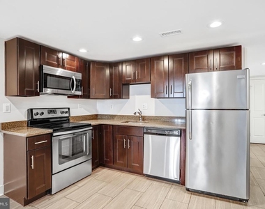 1350 Perry Place Nw - Photo Thumbnail 4