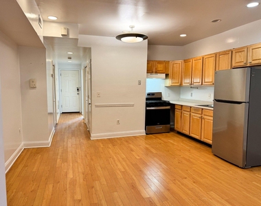 1652 West Virginia Avenue Ne - Photo Thumbnail 5