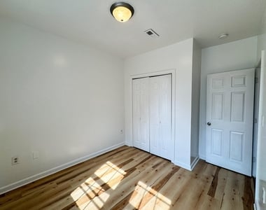 1652 West Virginia Avenue Ne - Photo Thumbnail 2