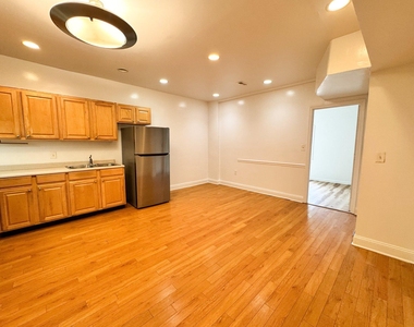 1652 West Virginia Avenue Ne - Photo Thumbnail 8