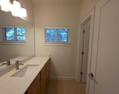 6800 Manchaca Rd - Photo Thumbnail 14