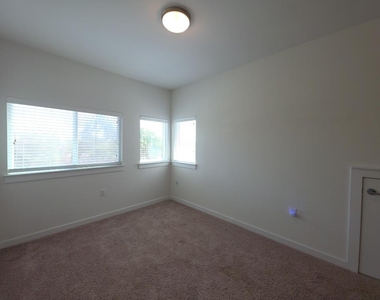 6800 Manchaca Rd - Photo Thumbnail 12