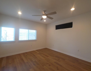 6800 Manchaca Rd - Photo Thumbnail 7
