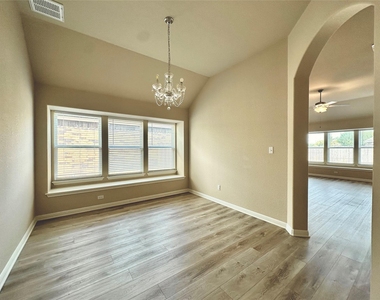 5977 Malta Cir - Photo Thumbnail 7