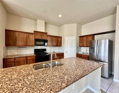 5977 Malta Cir - Photo Thumbnail 10