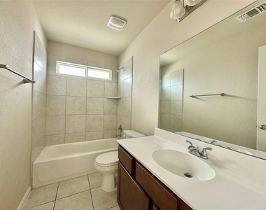 5977 Malta Cir - Photo Thumbnail 4