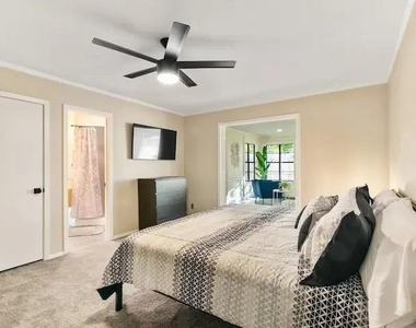 7009 Whispering Oaks Dr - Photo Thumbnail 7