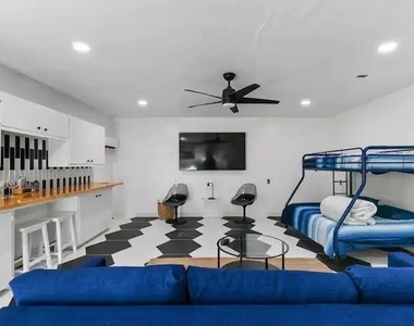 7009 Whispering Oaks Dr - Photo Thumbnail 2
