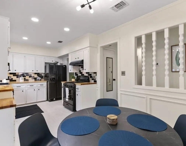 7009 Whispering Oaks Dr - Photo Thumbnail 4