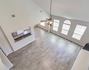 11608 Reading Ct - Photo Thumbnail 8