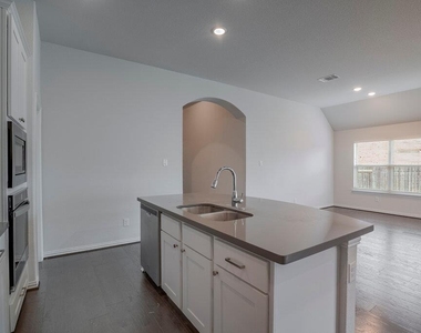 19412 Camlann Pl - Photo Thumbnail 3