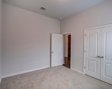 19412 Camlann Pl - Photo Thumbnail 11