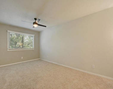 505 W 7th St - Photo Thumbnail 11