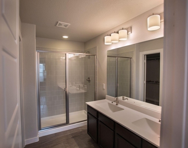113 Lakeview Ct - Photo Thumbnail 6