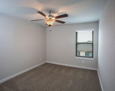 113 Lakeview Ct - Photo Thumbnail 10