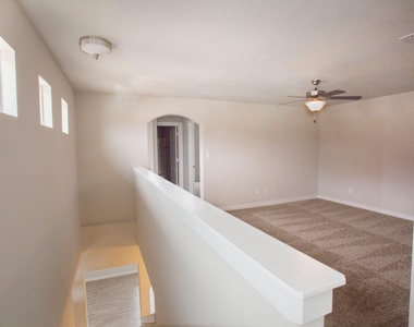 113 Lakeview Ct - Photo Thumbnail 8