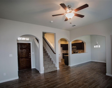 113 Lakeview Ct - Photo Thumbnail 1