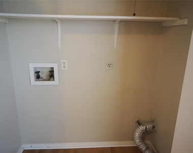 11300 Nicole Cv - Photo Thumbnail 7