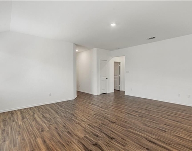 3204 Kenner Dr - Photo Thumbnail 8