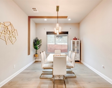 726 Kingston Pl - Photo Thumbnail 5