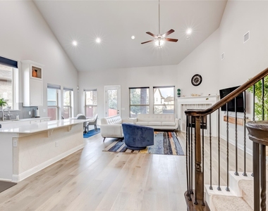 726 Kingston Pl - Photo Thumbnail 6