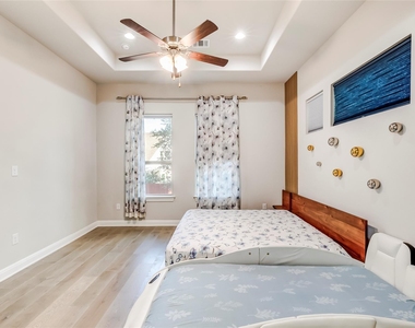 726 Kingston Pl - Photo Thumbnail 18