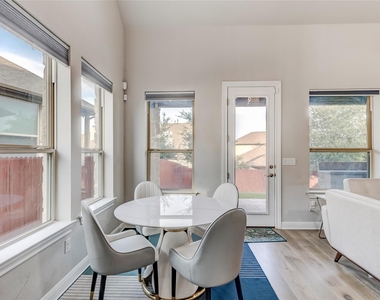 726 Kingston Pl - Photo Thumbnail 13