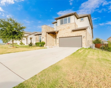 726 Kingston Pl - Photo Thumbnail 2