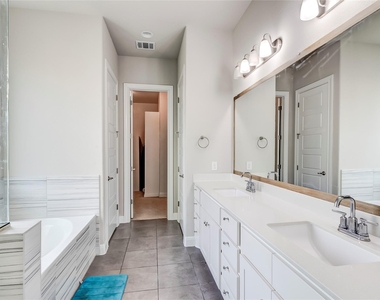 726 Kingston Pl - Photo Thumbnail 19