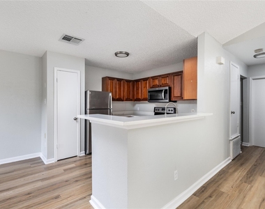 1803 Heatherglen Ln - Photo Thumbnail 13